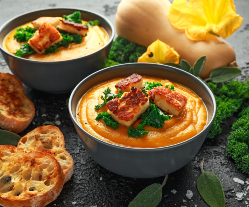 Niebanalna zupa z dyni, którą pokocha cała rodzina. Aromaty curry i chrupiący ser