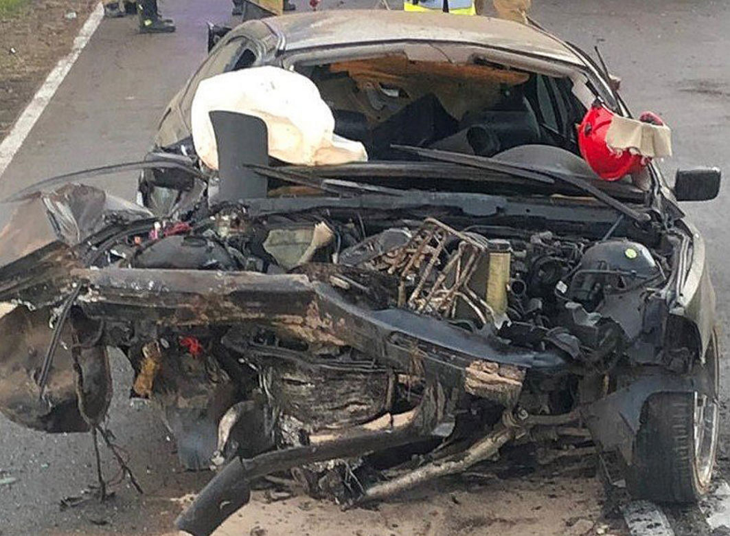 Makabryczny wypadek pod Przasnyszem! BMW z 4 osobami roztrzaskało się o drzewo [ZDJĘCIA].