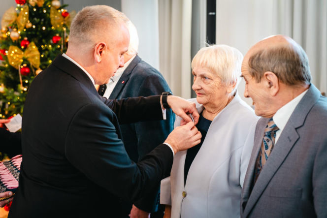 Złoty Gody par małżeńskich w Siedlcach - wręczenie pamiątkowych medali