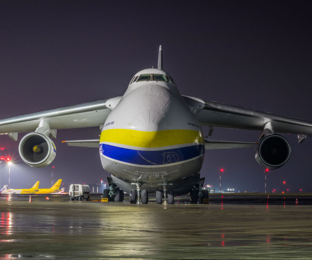Olbrzymi Rusłan Antonow An124 znowu wylądował na lotnisku w Pyrzowicach. Co było na pokładzie? [ZDJĘCIA]