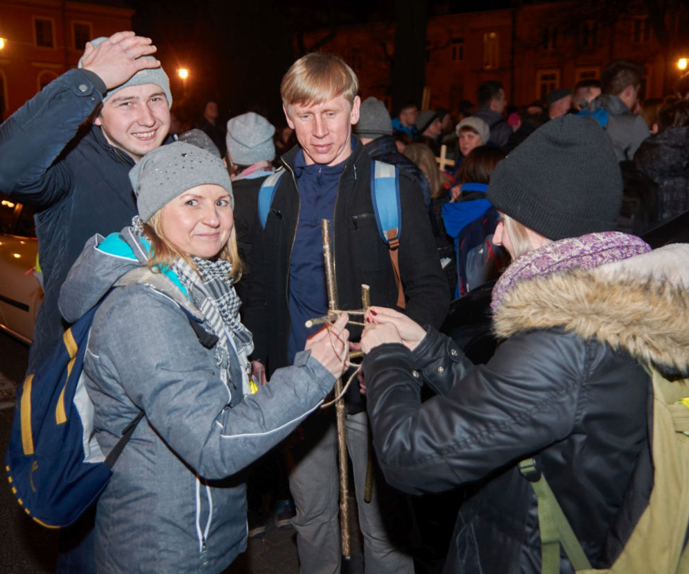 Ekstremalna Droga Krzyżowa. Kilka tysięcy osób na nocnym nabożeństwie