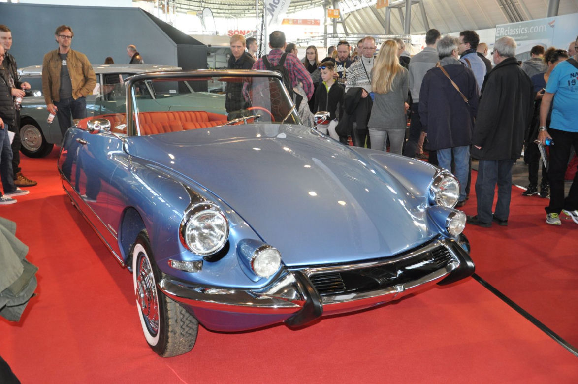 Aukcja zabytkowych Mercedesów w muzeum w Stuttgarcie