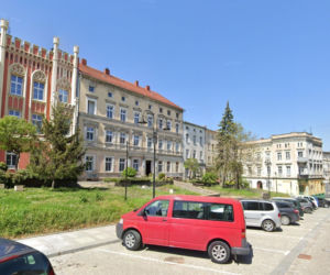 To jedno z najpiękniejszych miast na Dolnym Śląsku. Leży na skale i zachwyca widokami!