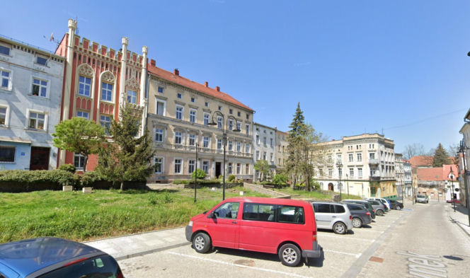 To jedno z najpiękniejszych miast na Dolnym Śląsku. Leży na skale i zachwyca widokami!