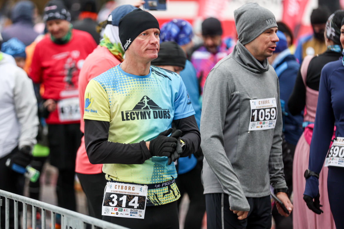Wystrzał startera zamiast szampana. Tłumy powitały Nowy Rok na XX Śląskim Maratonie Noworocznym Cyborg