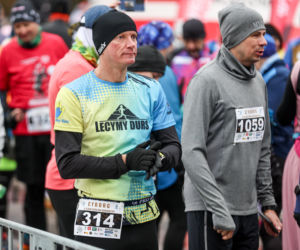 Wystrzał startera zamiast szampana. Tłumy powitały Nowy Rok na XX Śląskim Maratonie Noworocznym Cyborg