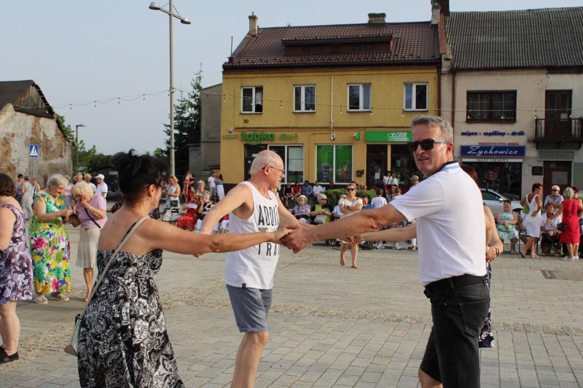 POTAŃCÓWKA NA RYNKU. Tak bawią się mieszkańcy Starachowic 06.2024