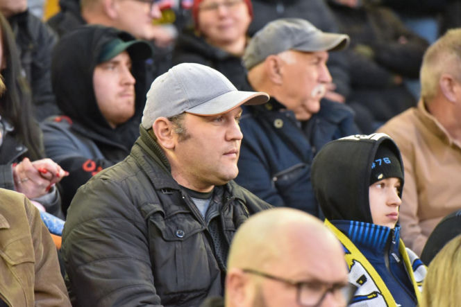 PRES Grupa Dewloperska Toruń - Abramczyk Polonia Bydgoszcz, zdjęcia kibiców i zawodników z pożegnania Adriana Miedzińskiego