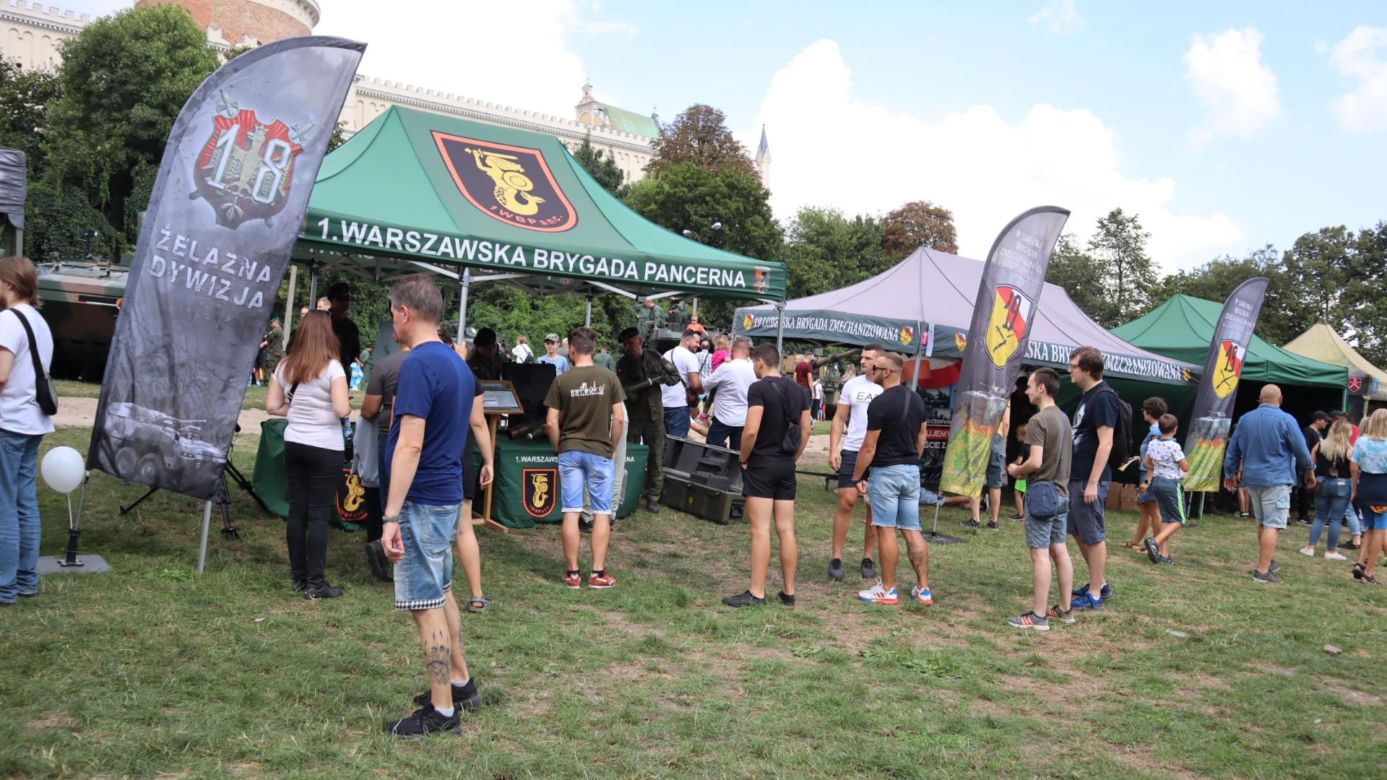 Do Lublina wjechało wojsko. Na ulicach czołgi, rosomaki i inne wozy pancerne. Musicie to zobaczyć!
