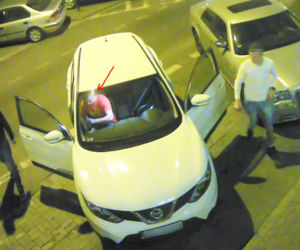 Brutalny atak na młodą parę w centrum. Rozpoznajecie tych mężczyzn?