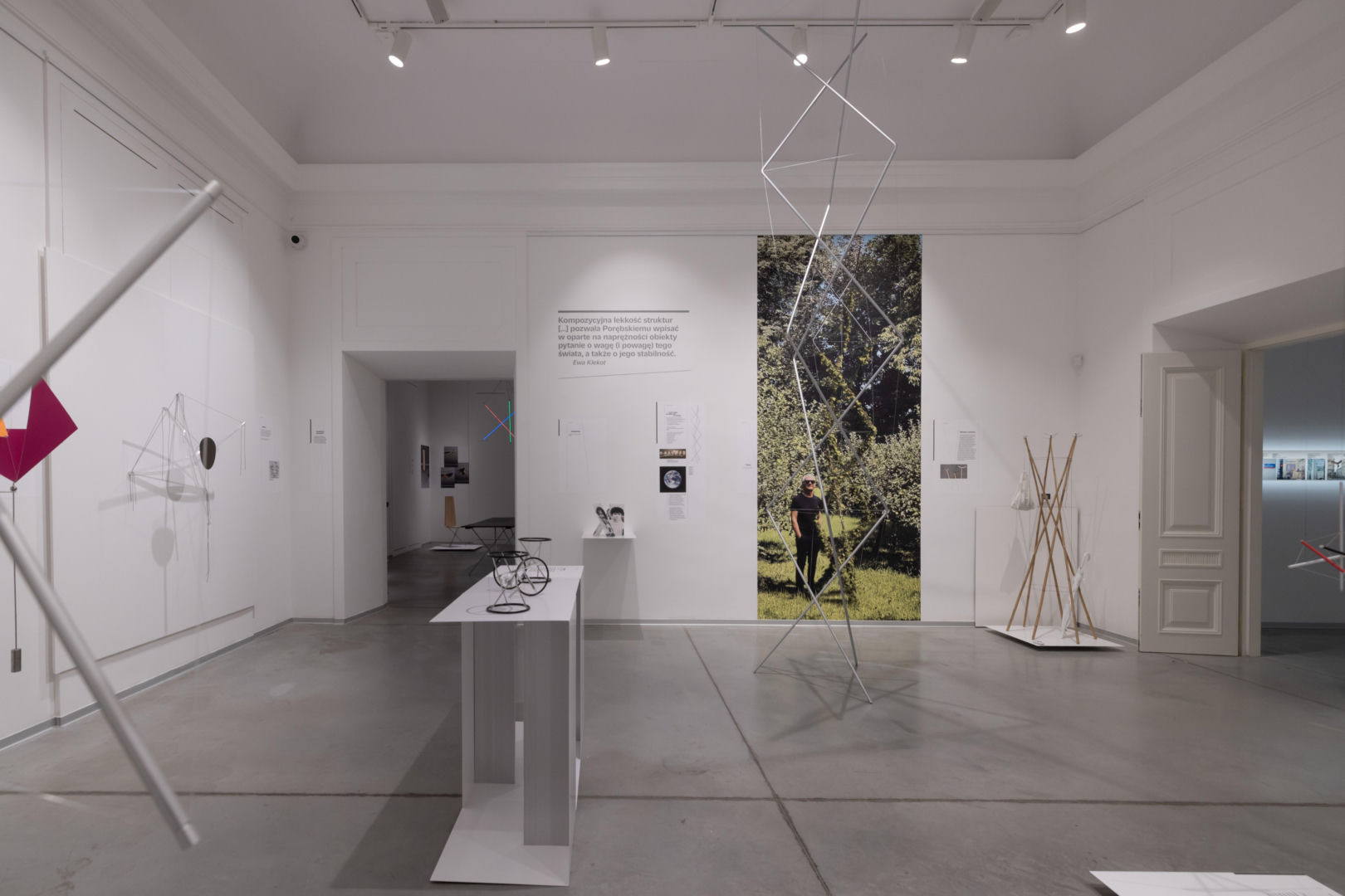 Wystawa Jerzego Porębskiego w Salonie Akademii: „I cóż z tego, że świat wisi na włosku?”