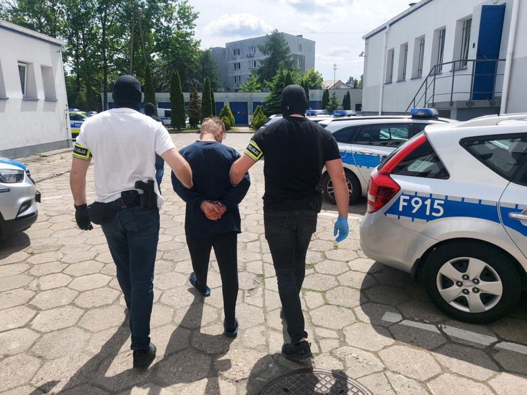 Bełchatów. Małżeństwo zamordowane w czasie spotkania towarzyskiego. Ich sąsiad podejrzany o zbrodnię [ZDJĘCIA].