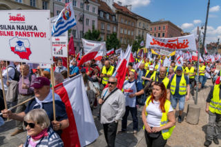 Marsz Solidarności. Ulicami Warszawy przeszła manifestacja przeciwko polityce klimatycznej 