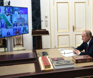 Putin ma Parkinsona? Odda władzę w styczniu. Szokujące plotki