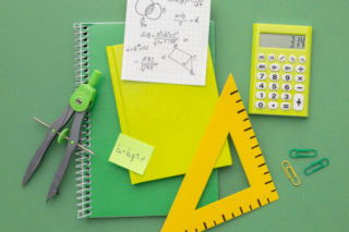 Ile to jest (64:4):(12−8)×(−7)=? Rusz głową i podaj poprawną odpowiedź w mniej niż 10 sekund