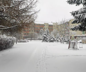 Białystok. Kwietniowy atak zimy. Osiedle pod śniegiem
