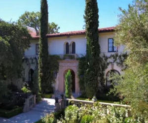 Słynna posiadłość Ozzy'ego Osbourne'a trafiła na sprzedaż! Gwiazdorski luksus za KOLOSALNĄ sumę!