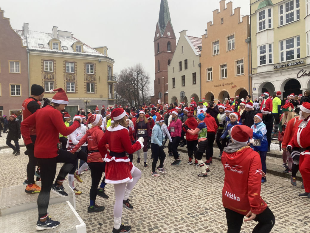 Bieg Mikołajów w Olsztynie 2023. Kilkaset osób pobiegło dla dzieci. Zobaczcie zdjęcia!