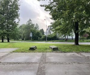 Rozbiórka cokołu po pomniku Koniewa
