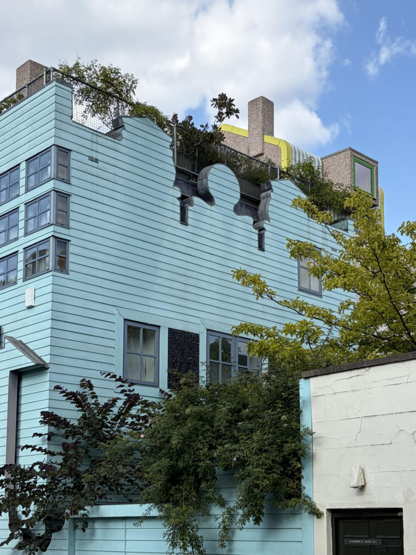 Blue House w Londynie od FAT