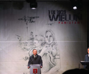 82. rocznica wybuchu II wojny światowej. Prezydent Andrzej Duda złożył kwiaty w Wieluniu
