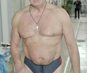 Karol Strasburger ćwiczy