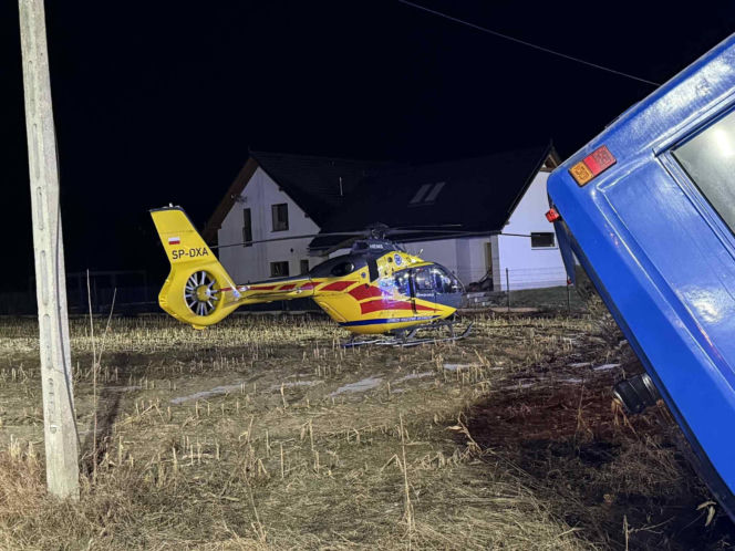 Dramatyczne sceny w Stadnikach. Kierowca busa reanimowany po wypadku