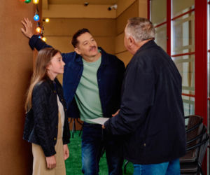Na Wspólnej odc. 4288. Michalina Misia (Zoe Messy), Bogdan (Wojciech Brzeziński), Włodek (Mieczysław Hryniewicz)