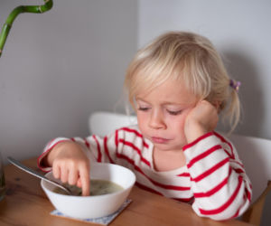 Dlaczego dzieci są bardziej marudne wczesną wiosną? Ten powód zaskakuje wielu rodziców