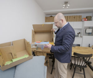 Tak mieszka Adam Bielan w Brukseli