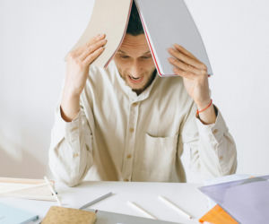 Ciągle czujesz zmęczenie? To może być „niewidzialny etat”, który wykonujesz w domu po godzinach