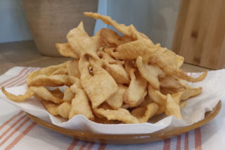 Jak zrobić faworki – 10 sprawdzonych przepisów na chrusty domowe, smażone, pieczone i ekspresowe