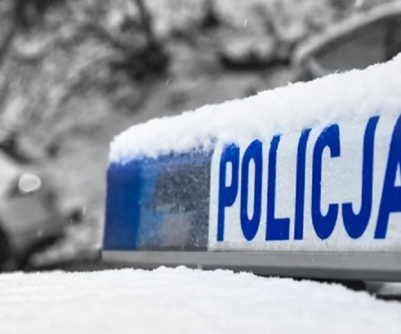 Samochód pod lodem. Trwa dramatyczna akcja służb!