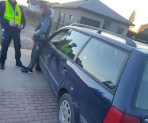 Pijany ojciec jechał z małymi dziećmi. Miał blisko 4 promile alkoholu