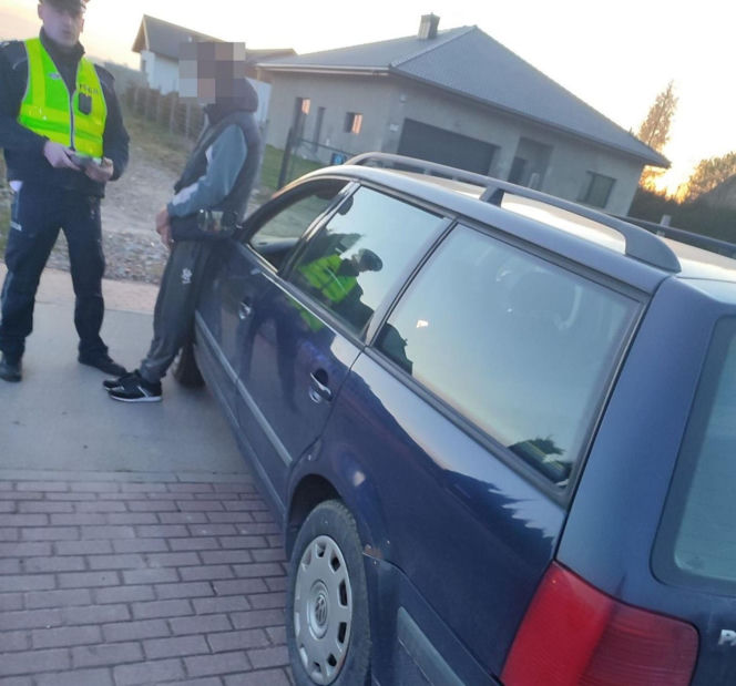 Pijany ojciec jechał z małymi dziećmi. Miał blisko 4 promile alkoholu