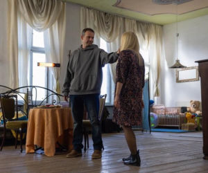 „Pierwsza miłość” odc. 4145 streszczenie. Mateusz pokazuje Emilce ich nowe gniazdko. Romantyczny nastrój psuje mu tylko płacz dziecka