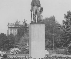 Pomnik Pracy w parku im. Stanisława Staszica w Łodzi