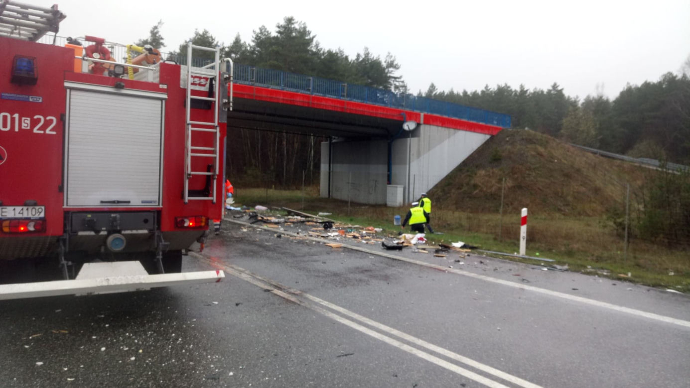 AKTUALIZACJA! Śmiertelny wypadek na S1 w Mierzęcicach. Nie żyją dwie osoby. Jedną z ofiar jest niemowlę! [ZDJĘCIA]