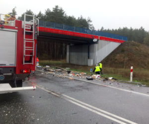 AKTUALIZACJA! Śmiertelny wypadek na S1 w Mierzęcicach. Nie żyją dwie osoby. Jedną z ofiar jest niemowlę! [ZDJĘCIA]
