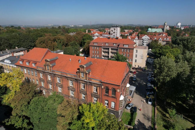 Szpital nr 1 w Bytomiu wstrzymuje przyjęcia na internę. Placówka tłumaczy decyzję brakami kadrowymi