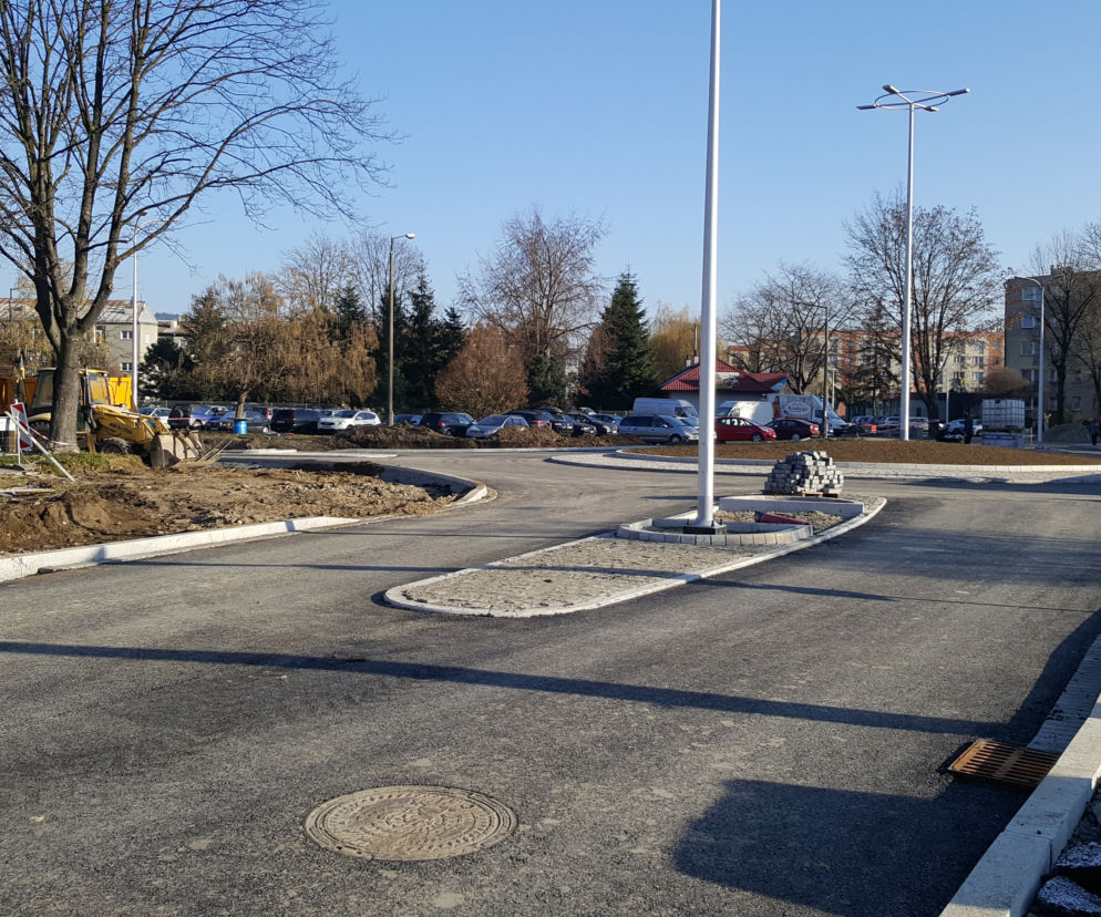 Kończy się budowa ronda na ulicy Barskiej
