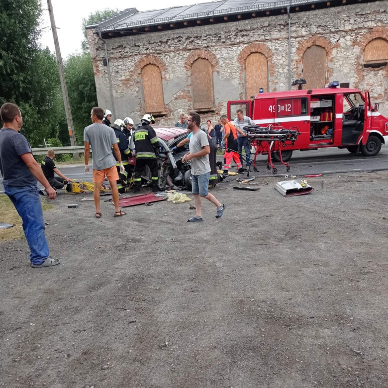 Tragiczny wypadek w Krzepicach. Zginęła pasażerka mini cara