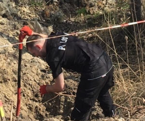 GROZA w Boguszycach! Dzieci znalazły NIEBEZPIECZNY pocisk! [ZDJĘCIA]