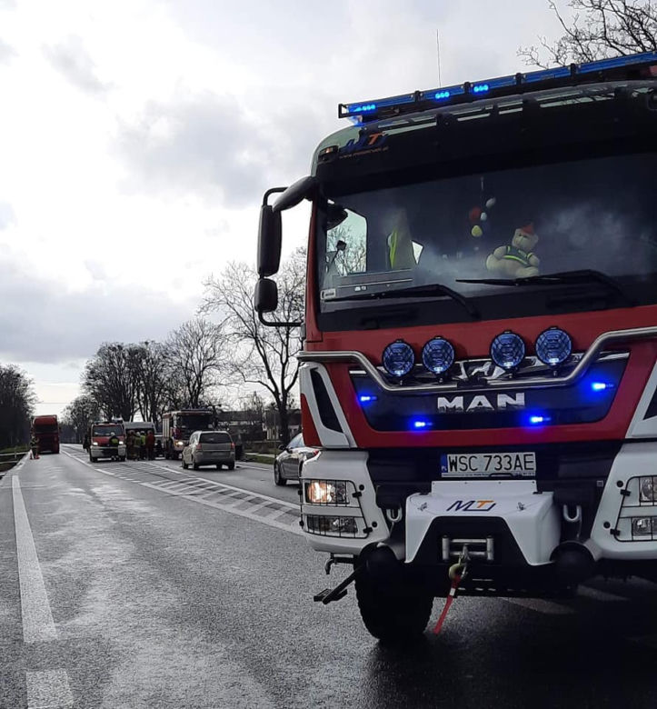 Kierowca audi i rowerzysta w stanie ciężkim! Makabra pod Sochaczewem [ZDJĘCIA]