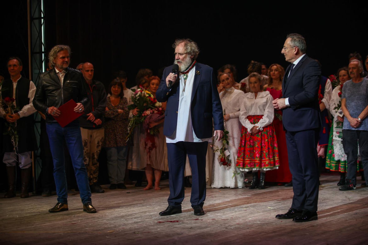 "Wesele" w reż. Mai Kleczewskiej w Teatrze Słowackiego w Krakowie. Premiera przyciągnęła tłumy