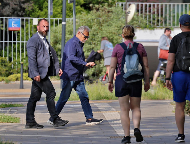 Aleksander Kwaśniewski u fryzjera