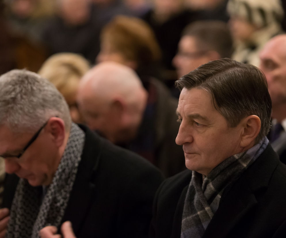 CAŁY PIS MODLI SIĘ ZA MAMĘ PREZESA
