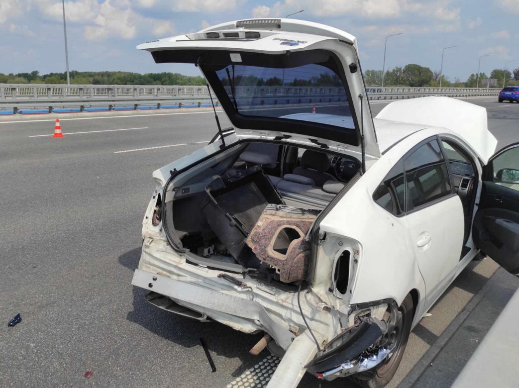 Trzy auta rozwalone, dwie osoby ranne. Horror na Moście Południowym w Warszawie