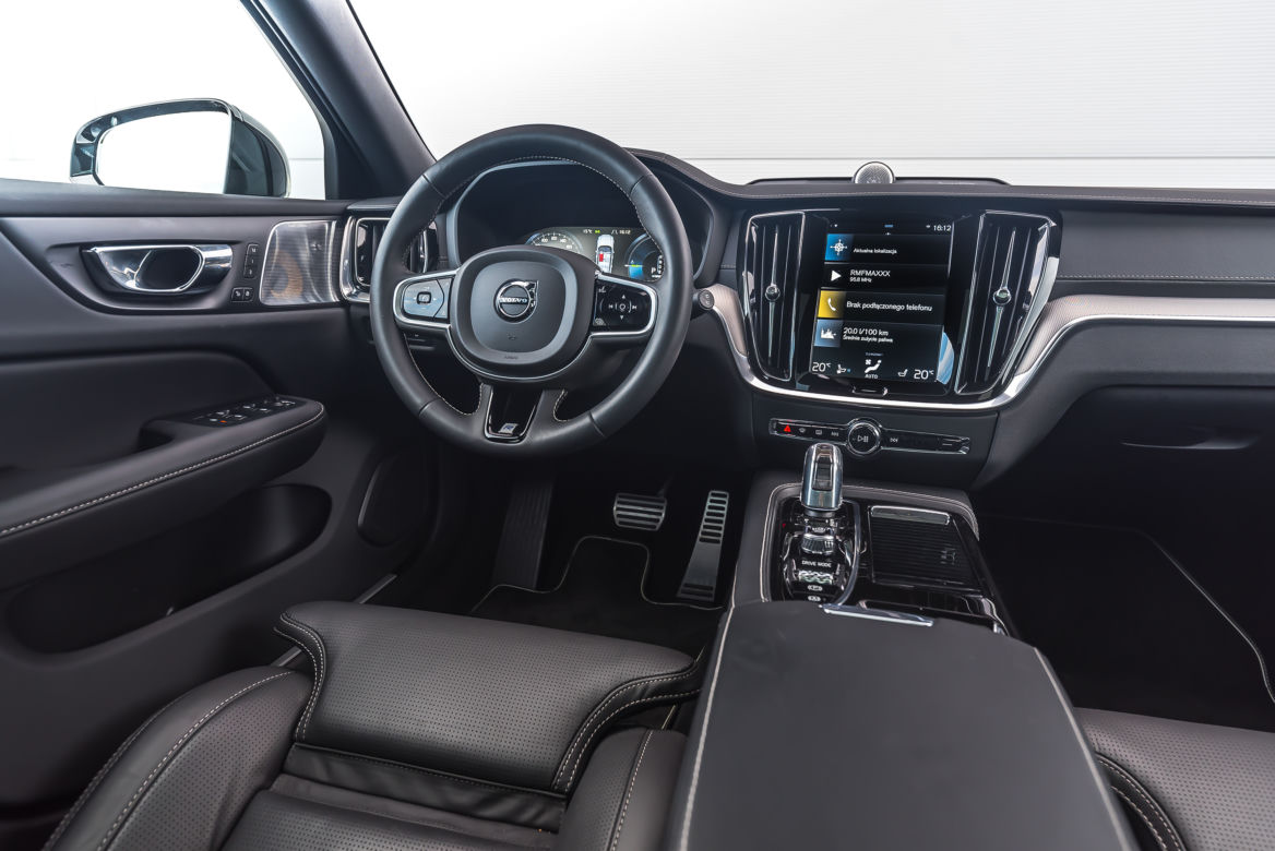 Volvo V60 T8 Twin Engine AWD R-Design AT8