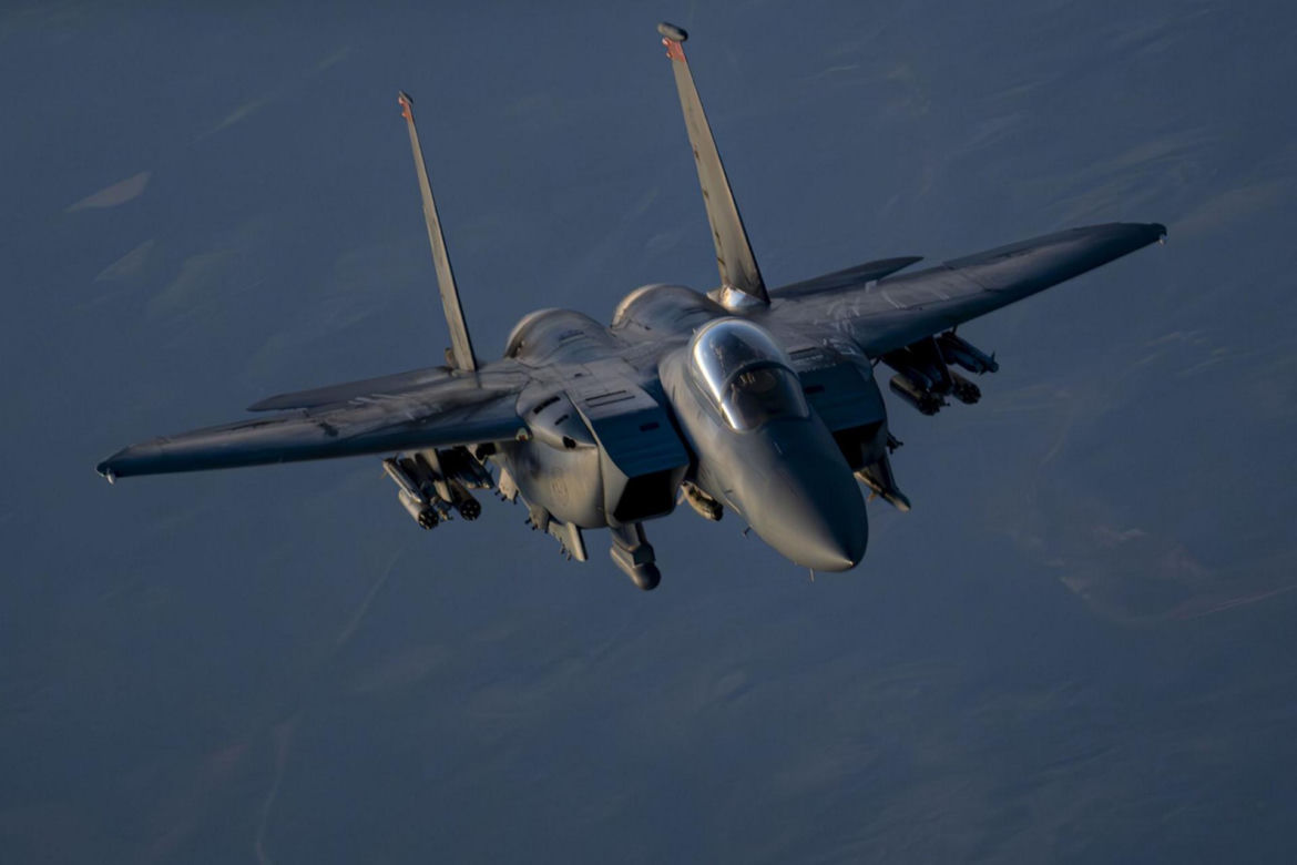 Amerykańskie F-15E powracające z patrolu